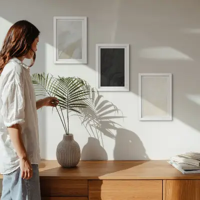 Conjunto de 3 quadros decorativos com estruturas em diferentes tons de minimalismo