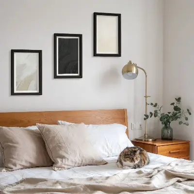 Conjunto de 3 quadros decorativos com estruturas em diferentes tons de minimalismo