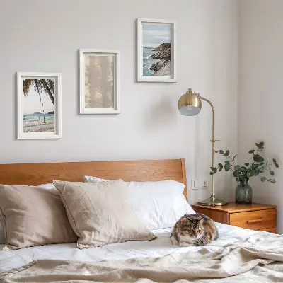 Conjunto de 3 quadros decorativos com paisagens de areia e vistas para o mar de verão