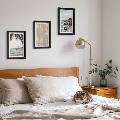 Conjunto de 3 quadros decorativos com paisagens de areia e vistas para o mar de verão