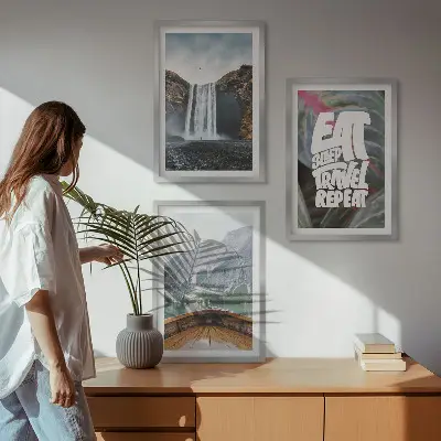 Conjunto de quadros para sala de estar com estampa de cachoeira, montanhas e barco na natureza
