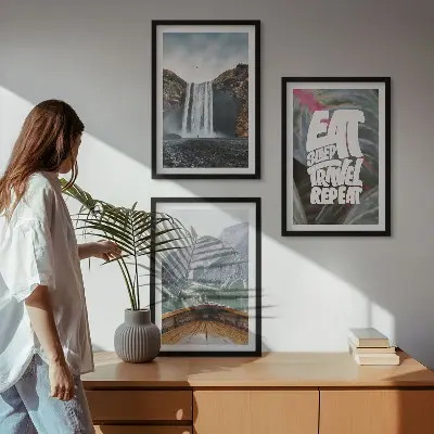 Conjunto de quadros para sala de estar com estampa de cachoeira, montanhas e barco na natureza
