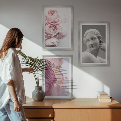Conjunto de 3 quadros com moldura Escultura abstrata de mulher com peônias