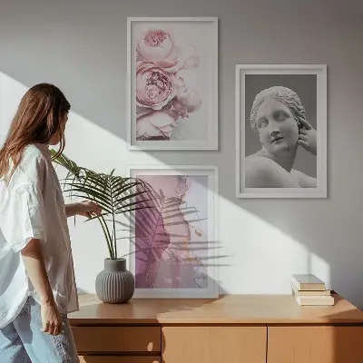 Conjunto de 3 quadros com moldura de escultura abstrata de mulher com peônias