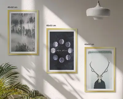 Conjunto de 3 quadros com moldura com paisagem florestal, neblina, lua e crânio de veado