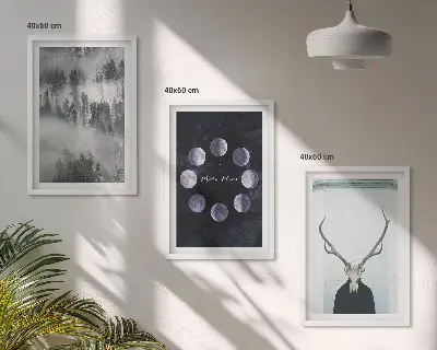 Conjunto de 3 quadros com moldura com paisagem florestal, neblina, lua e crânio de veado