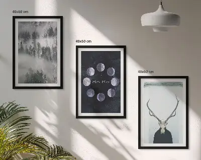 Conjunto de 3 quadros com moldura com paisagem florestal, neblina, lua e crânio de veado