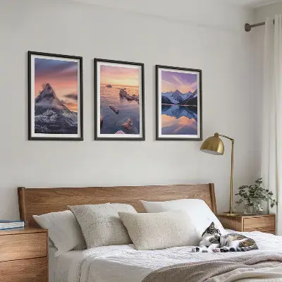 Composição de quadros moderna com paisagem de montanhas, lago e vista do oeste