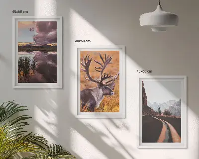 Conjunto de 3 quadros com moldura com paisagens de montanhas e renas