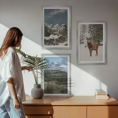 Conjunto de 3 quadros com moldura paisagem de floresta e cervos nas montanhas
