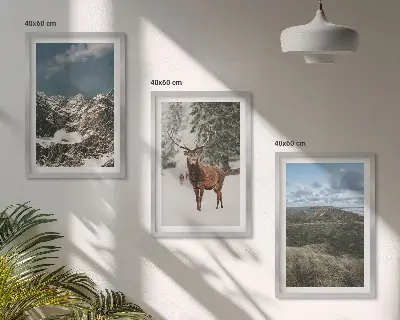 Conjunto de 3 quadros com moldura paisagem de floresta e cervos nas montanhas