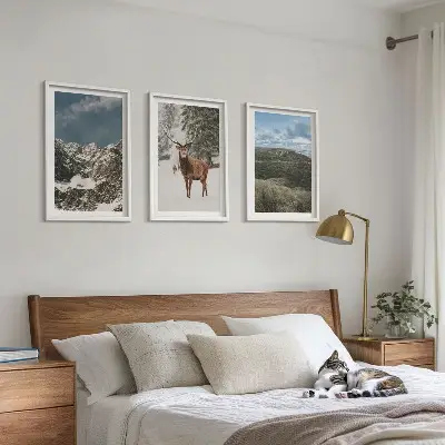 Conjunto de 3 quadros com moldura paisagem de floresta e cervos nas montanhas