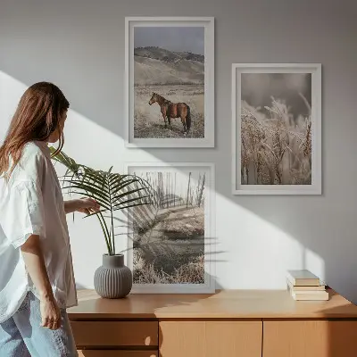 Conjunto de quadros para sala de estar com tema de cavalos, paisagem, grama e riacho