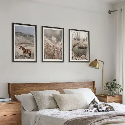 Conjunto de quadros para sala de estar com tema de cavalos, paisagem, grama e riacho