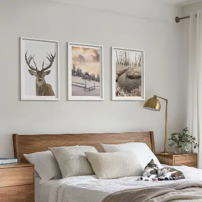 Conjunto de quadros para sala de estar com paisagem de inverno e cabana de veados