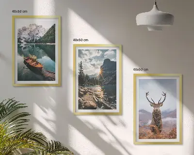 Composição de quadros moderna com paisagem de barco no lago com montanhas e veado ao pôr do sol