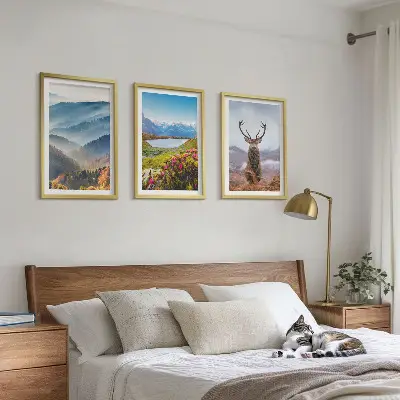 Conjunto de 3 quadros com moldura paisagem de natureza com veado, lago e montanhas