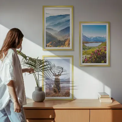 Conjunto de 3 quadros com moldura paisagem de natureza com veado, lago e montanhas