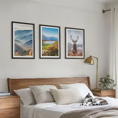 Conjunto de 3 quadros com moldura paisagem de natureza com veado, lago e montanhas