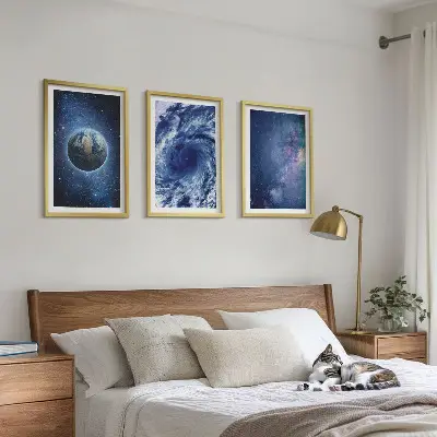 Conjunto de quadros para sala de estar com estampa de tempestade espacial e galáxia da Terra