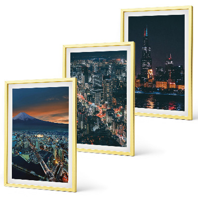 Conjunto de 3 quadros com moldura Vista da cidade a partir da montanha à noite.