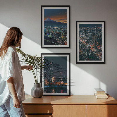 Conjunto de 3 quadros com moldura Vista da cidade a partir da montanha à noite.