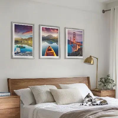 Conjunto de 3 quadros com moldura com vistas das montanhas para o lago e pontes