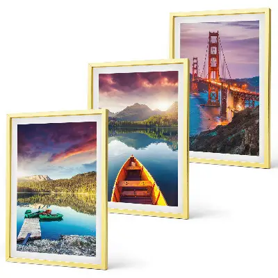 Conjunto de 3 quadros com moldura com vistas das montanhas para o lago e pontes