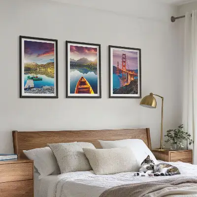 Conjunto de 3 quadros com moldura com vistas das montanhas para o lago e pontes