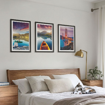 Conjunto de 3 quadros com moldura Vistas das montanhas para o lago e pontes.