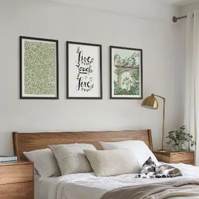 Conjunto de 3 quadros com moldura com estampas de folhas verdes de arquitetura botânica