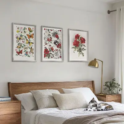 Conjunto de 3 quadros com moldura estampa de borboletas com flores e rosas vermelhas