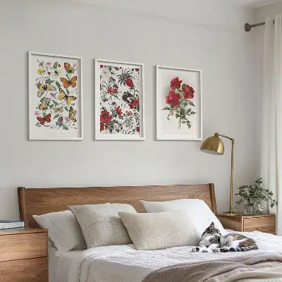 Conjunto de 3 quadros com moldura estampa de borboletas com flores e rosas vermelhas