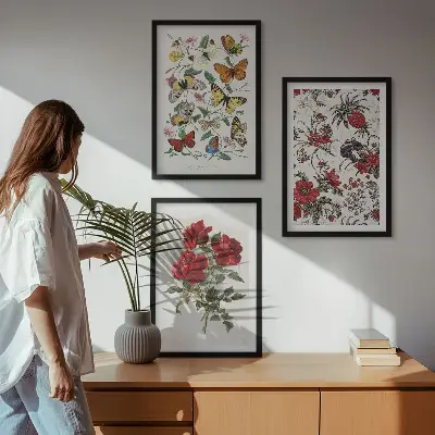 Conjunto de 3 quadros com moldura estampa de borboletas com flores e rosas vermelhas
