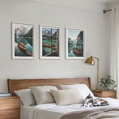 Composição de quadros moderna casa de barcos no lago da montanha