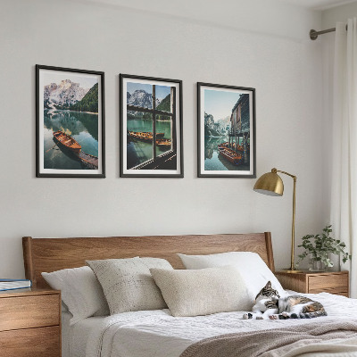 Composição de quadros moderna casa de barcos no lago da montanha