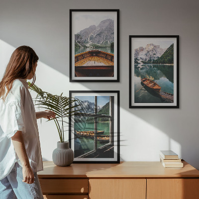 Conjunto de 3 quadros com moldura janela de barcos no lago da montanha
