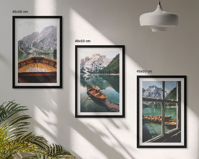 Conjunto de 3 quadros com moldura janela de barcos no lago da montanha