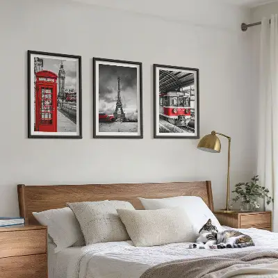 Conjunto de quadros para sala de estar com ícones do transporte de Londres e Paris