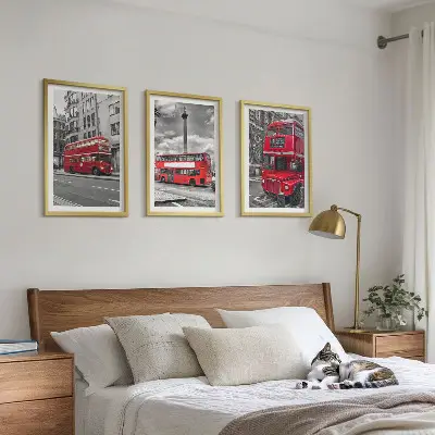 Conjunto de 3 quadros com moldura estampa de ônibus vermelhos em Londres