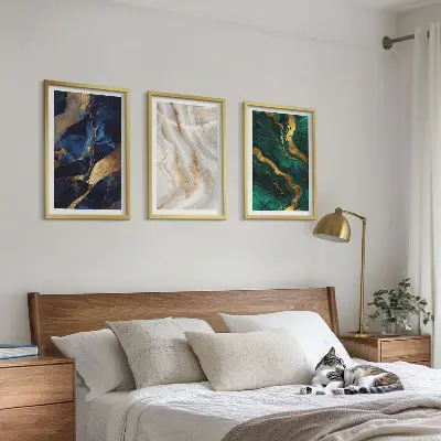 Conjunto de 3 quadros com moldura com padrões abstratos em tons de azul e verde