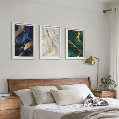 Conjunto de 3 quadros com moldura com padrões abstratos em tons de azul e verde