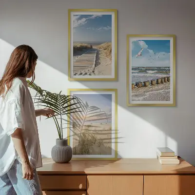Conjunto de quadros para sala de estar com tema de praia, areia, ondas, céu e pássaros