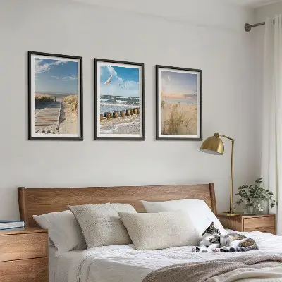 Conjunto de quadros para sala de estar com tema de praia, areia, ondas, céu e pássaros