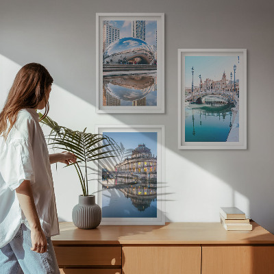 Conjunto de 3 quadros com moldura Arquitetura de cidades sobre a água