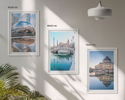 Conjunto de 3 quadros com moldura Arquitetura de cidades sobre a água