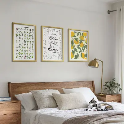 Conjunto de quadros para sala de estar com ilustrações de ervas de cozinha e limão