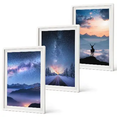 Composição de quadros moderna de céu noturno com montanhas, nevoeiro e veado
