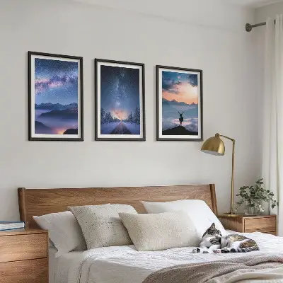 Composição de quadros moderna de céu noturno com montanhas, nevoeiro e veado