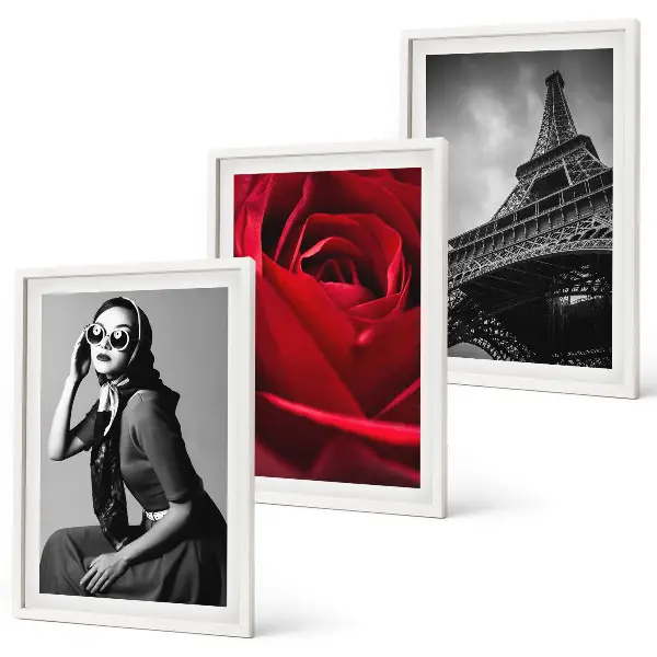 Conjunto de quadros para sala de estar com estampa de senhora parisiense usando óculos em formato de Torre Eiffel